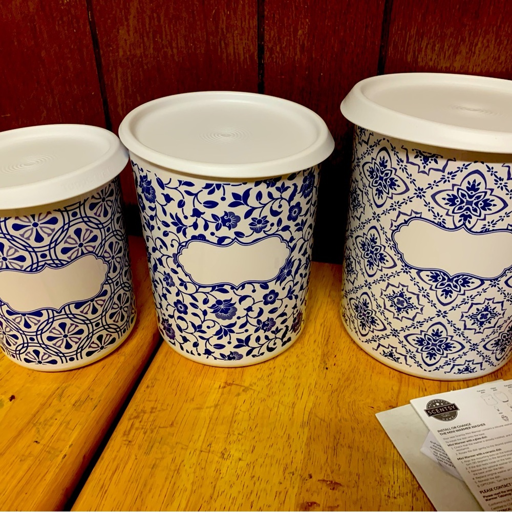 Tupperware Canister Set